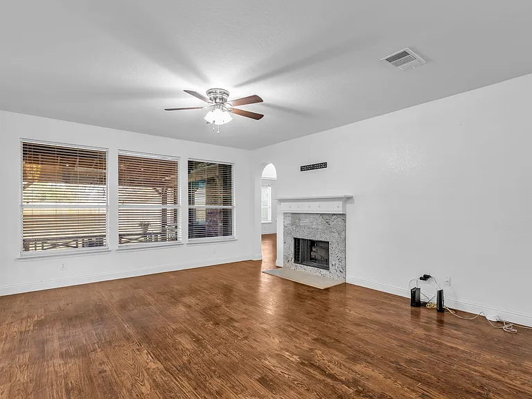 3010 Lena Dr — Photo 37