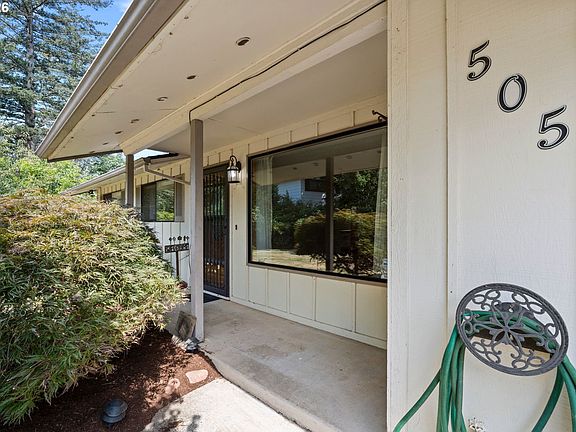 5th image of 505 NE Dexter Ct