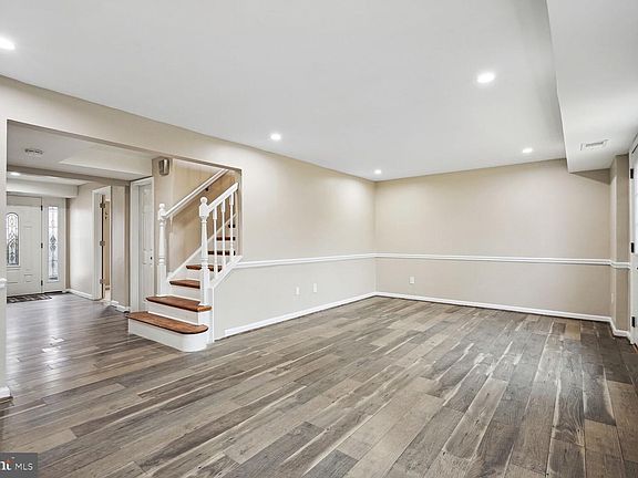 4th image of 8102 Pinelake Ct