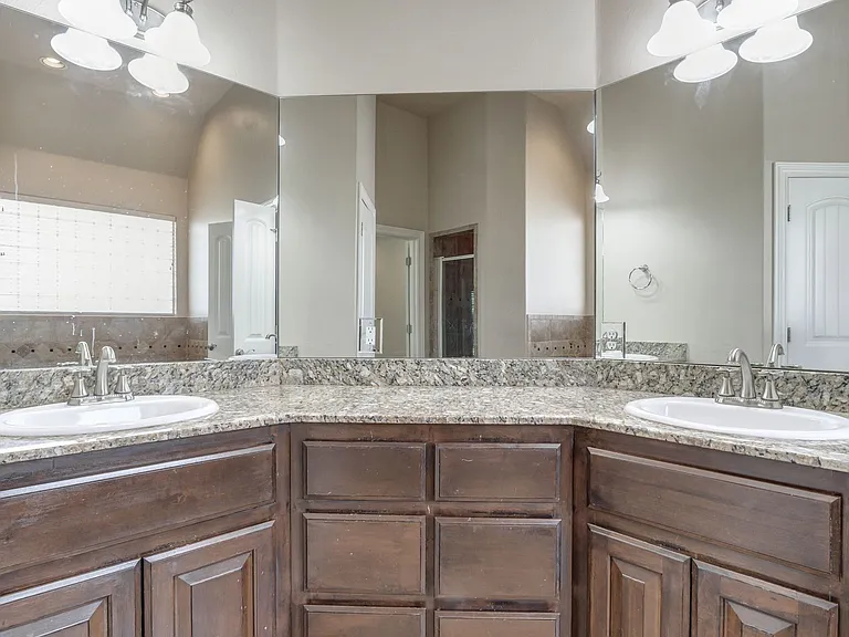 3341 Heritage Green Cir — Photo 55