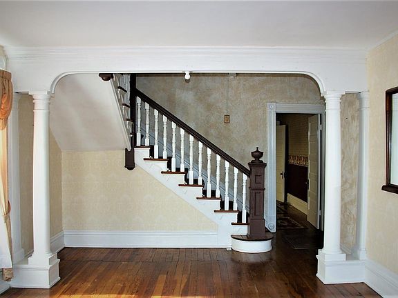 5th image of 440 N Broadway St