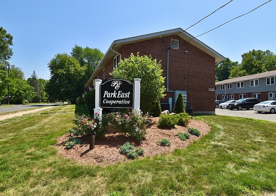 1st image of 12 Manor Ct #12