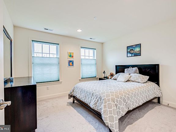 3rd image of 2 Eagle Ct