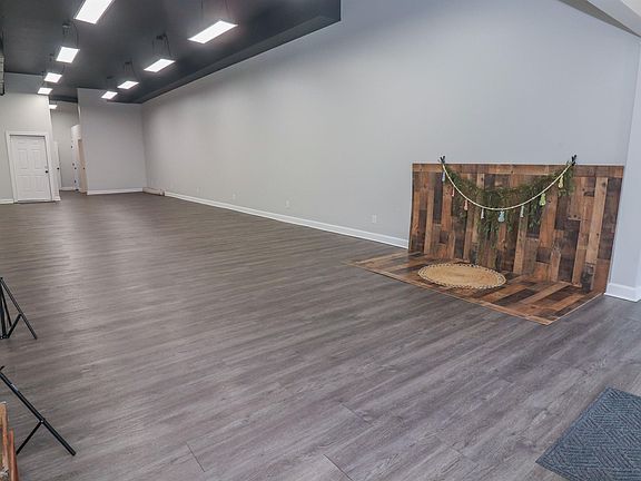 3rd image of 25 North Court Sq #1