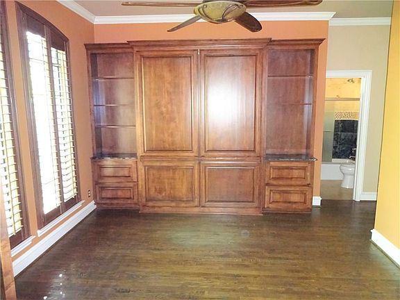 3rd image of 905 Plantation Dr