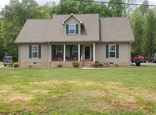 24 Pine View Cir, Tullahoma, TN 37388