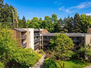 9867 Manchester Dr #419, Burnaby, BC V3N 4P6