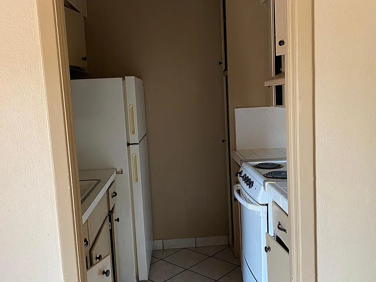 2515 Louise St #8 — Photo 6