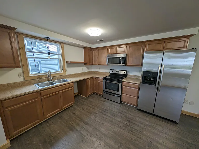 375 Broad St — Photo 5