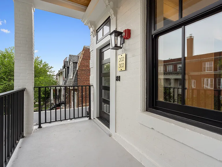733 Euclid St NW #202 — Photo 6