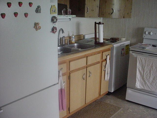 2nd image of 690 Maple St
