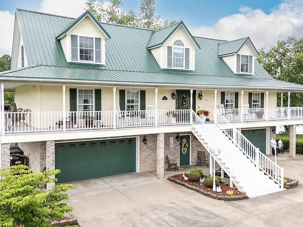 1015 Blennerhassett Ave, Belpre, OH 45714