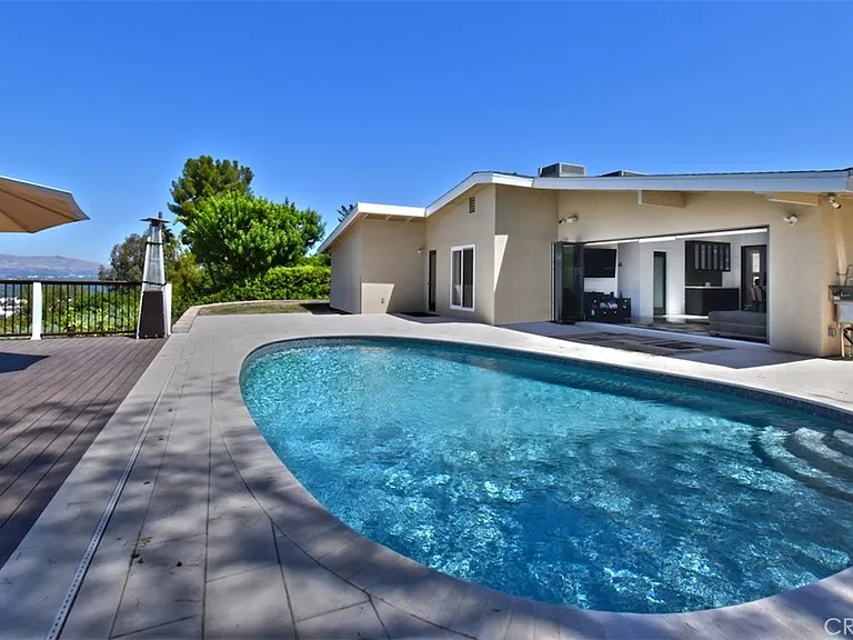 4347 Coronet Dr — Photo 32