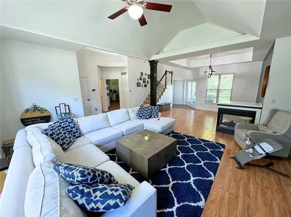 1405 Longwood Ct, Warrensburg, MO 64093