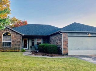 193 Robin Hood Ct, Springdale, AR 72764