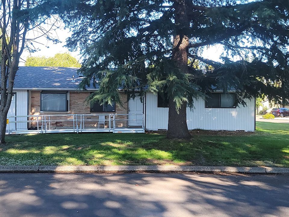 1st image of 3917 NE Pacific Way