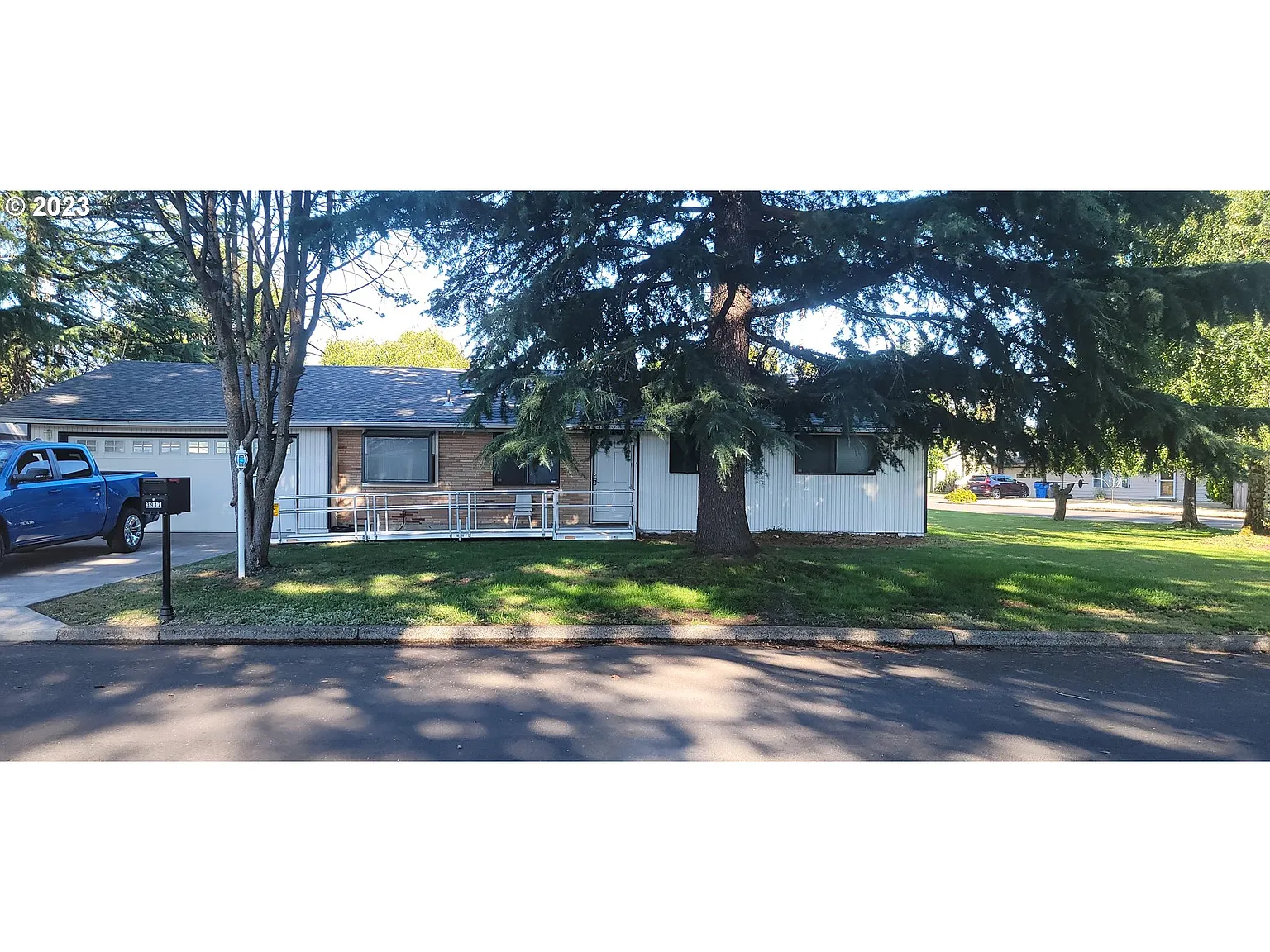 3917 NE Pacific Way photo 1