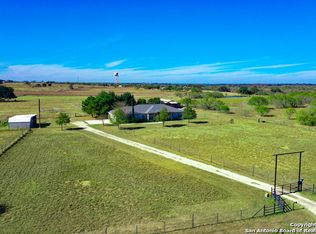 417 Hidden Ranch Ln, Floresville, TX 78114