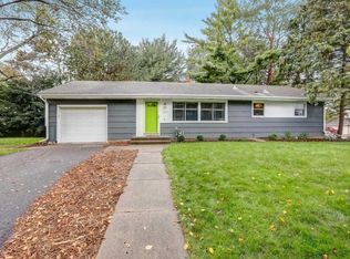2271 Fernwood St, Roseville, MN 55113