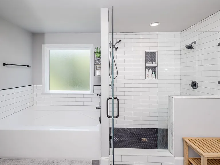 821 Lost Grove Trl — Photo 33