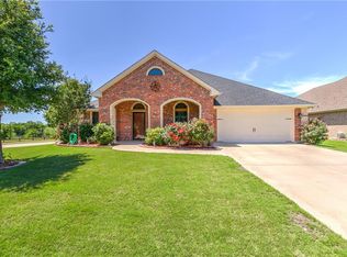 4032 Palomino Dr, Benbrook, TX 76116