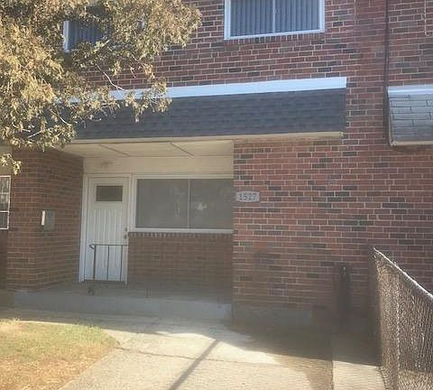 2nd image of 1527 N Saratoga Pl