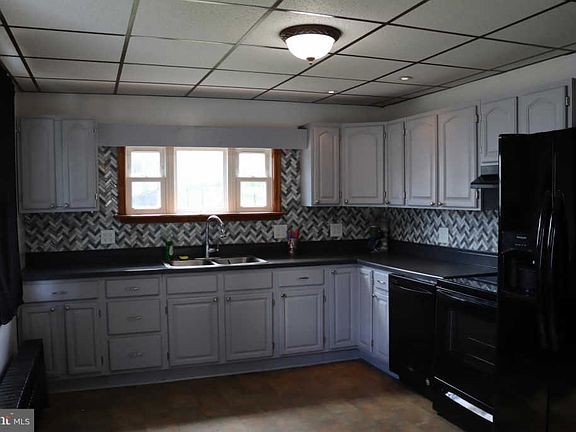 3rd image of 138 Arnot St
