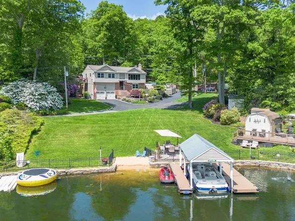 21 Skyline Dr, Hopatcong Boro, NJ 07821