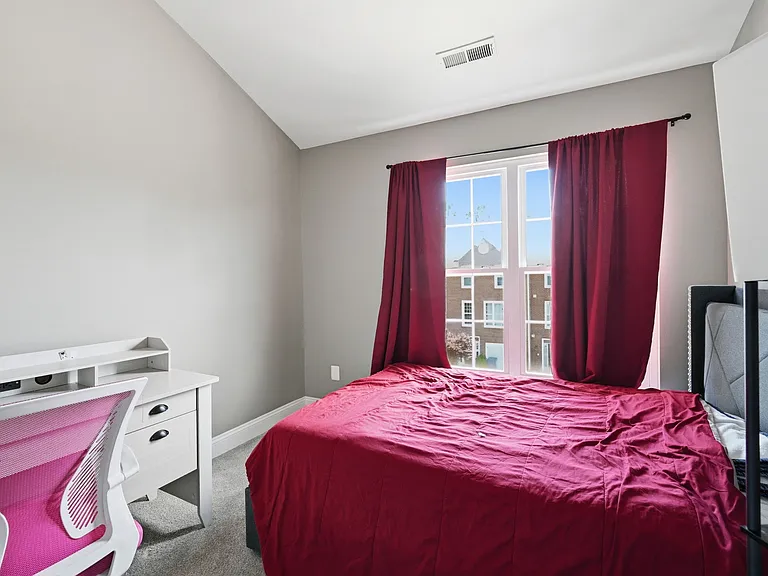 25203 Dunvegan Sq — Photo 15