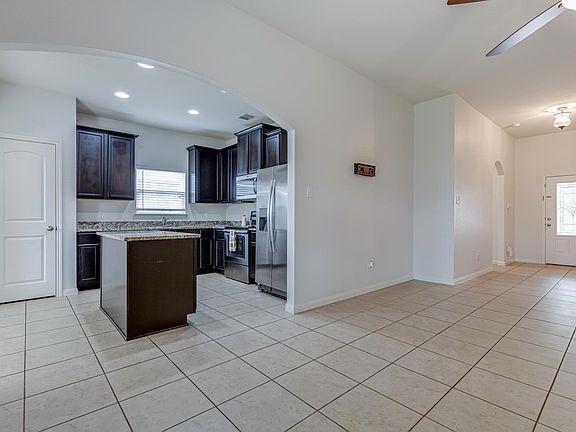 5th image of 7810 Creekshore Cv