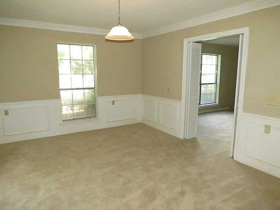 5th image of 412 Bunker Hill Dr
