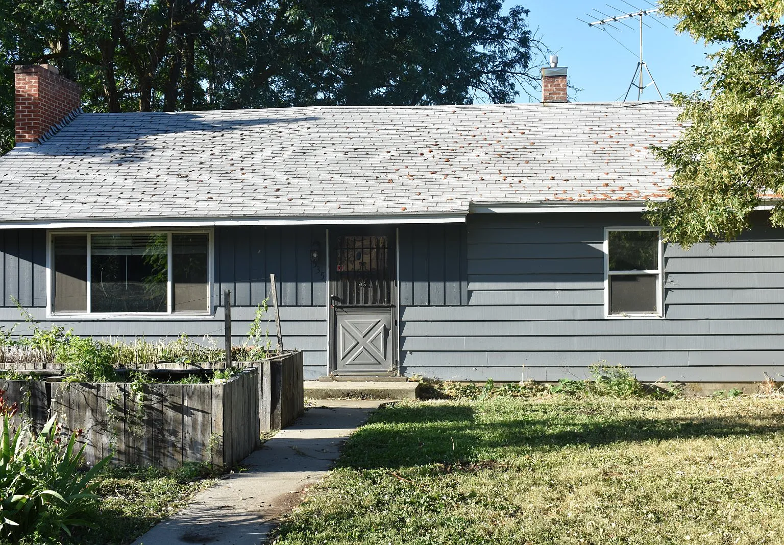 3 bed, 1.0 bath, 1150 sqft, $1,795 — Photo 1