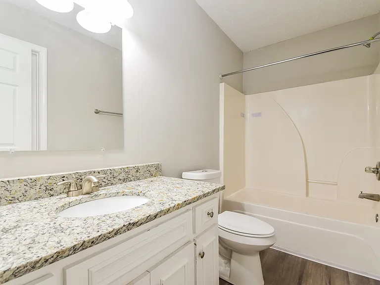 1346233_029_bathroom_13590166.jpg