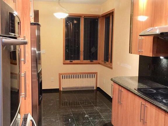 4th image of 2284 E 28th St #2