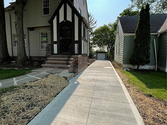 2nd image of 4824 E 90th St