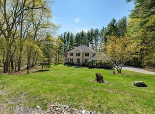 321 Evergreen Dr, Stroudsburg, PA