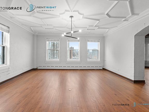 4th image of 530 W Stratford Pl #5