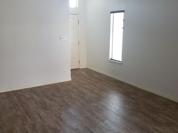 4th image of 4652 Beacham St