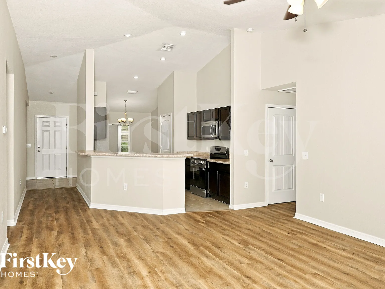 3 bed, 2.0 bath, 1637 sqft, $1,810 — Photo 4