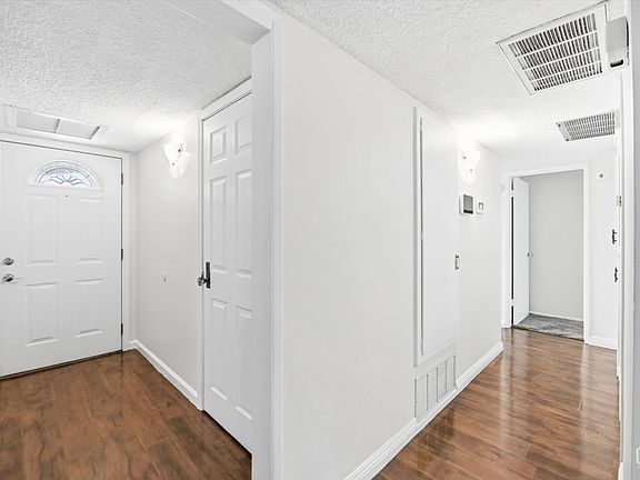 4th image of 3809 Miami St