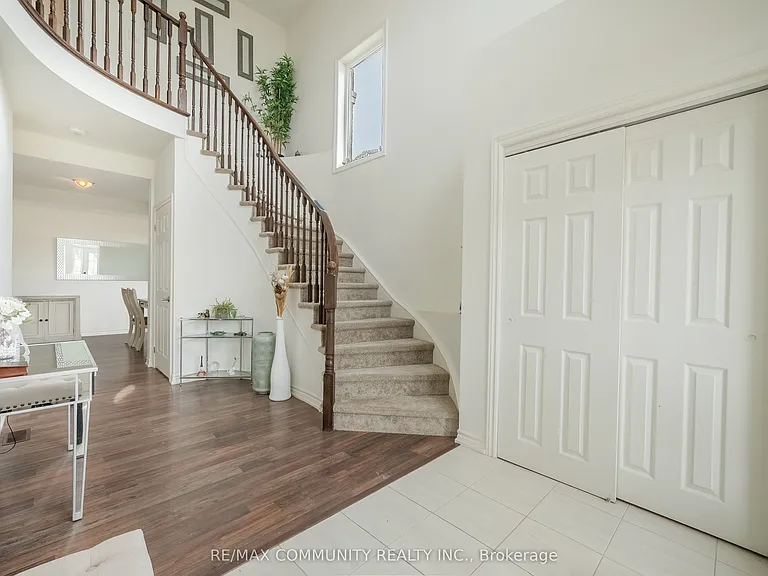 1450 Sharon Dr — Photo 4