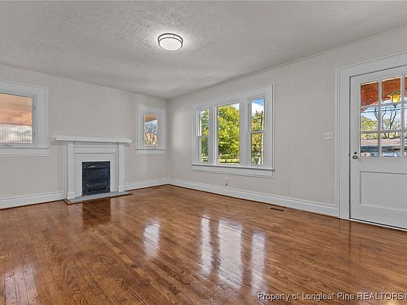 3rd image of 111 Charles St