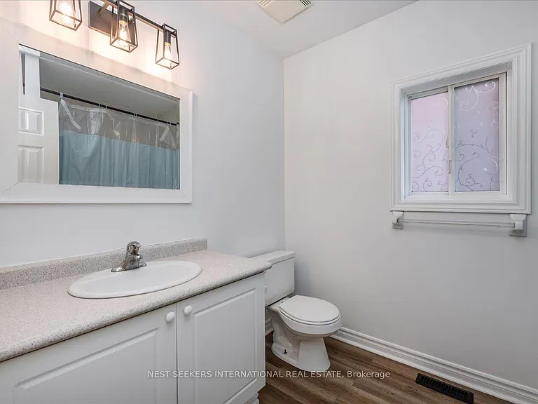 116 Courtney Cres #UPPER LEVEL — Photo 15