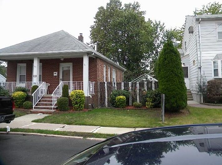 2nd image of 37 Eagle St