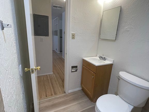 4th image of 1124 Palomas Dr SE #B