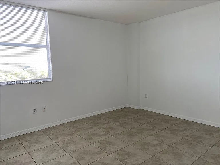 1 Glen Royal Pkwy #1112 — Photo 6