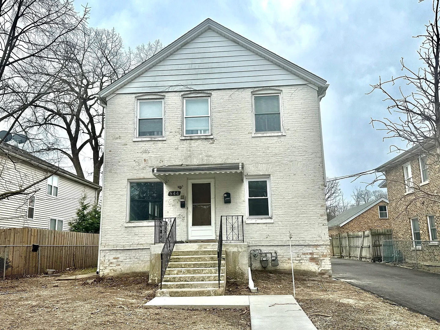 844 Deerfield Rd photo 1