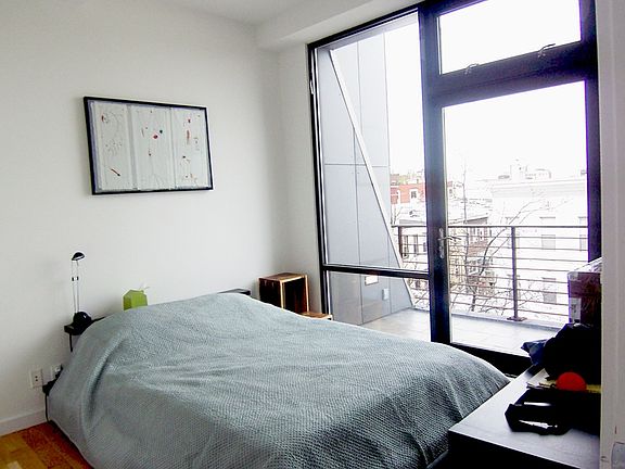 3rd image of 267 Kingsland Ave APT 4C