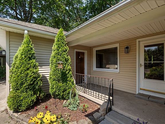 5th image of 55 Briar Ln