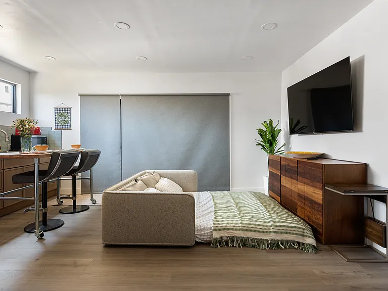 Glider Ave — Photo 18